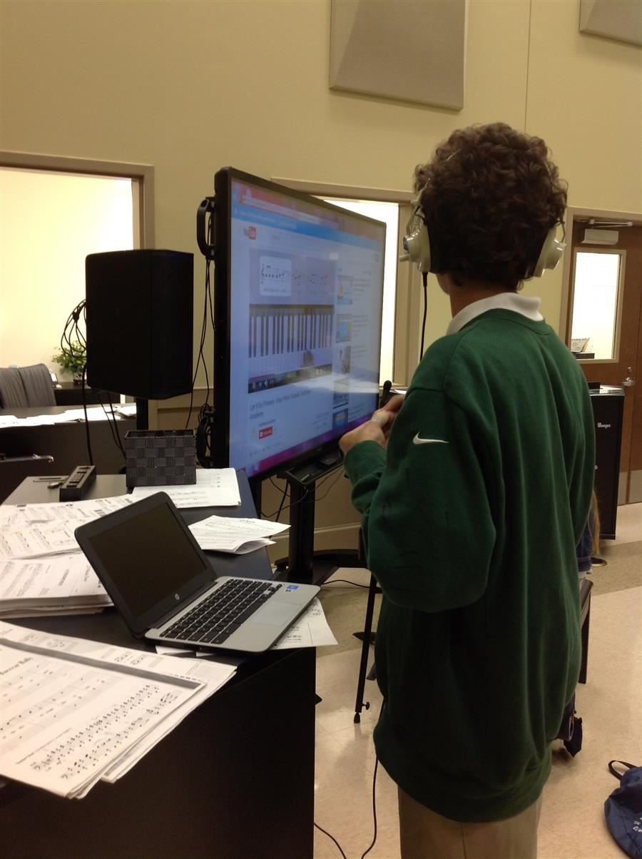 Picture of student using Chromebook to create music