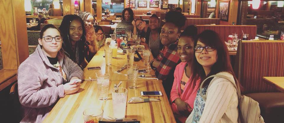Independent girls went out to eat. Independent girls went out to eat.
