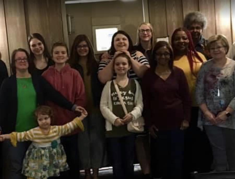 Group of students and Deaf individuals from the community with instructor Cathy Smith.